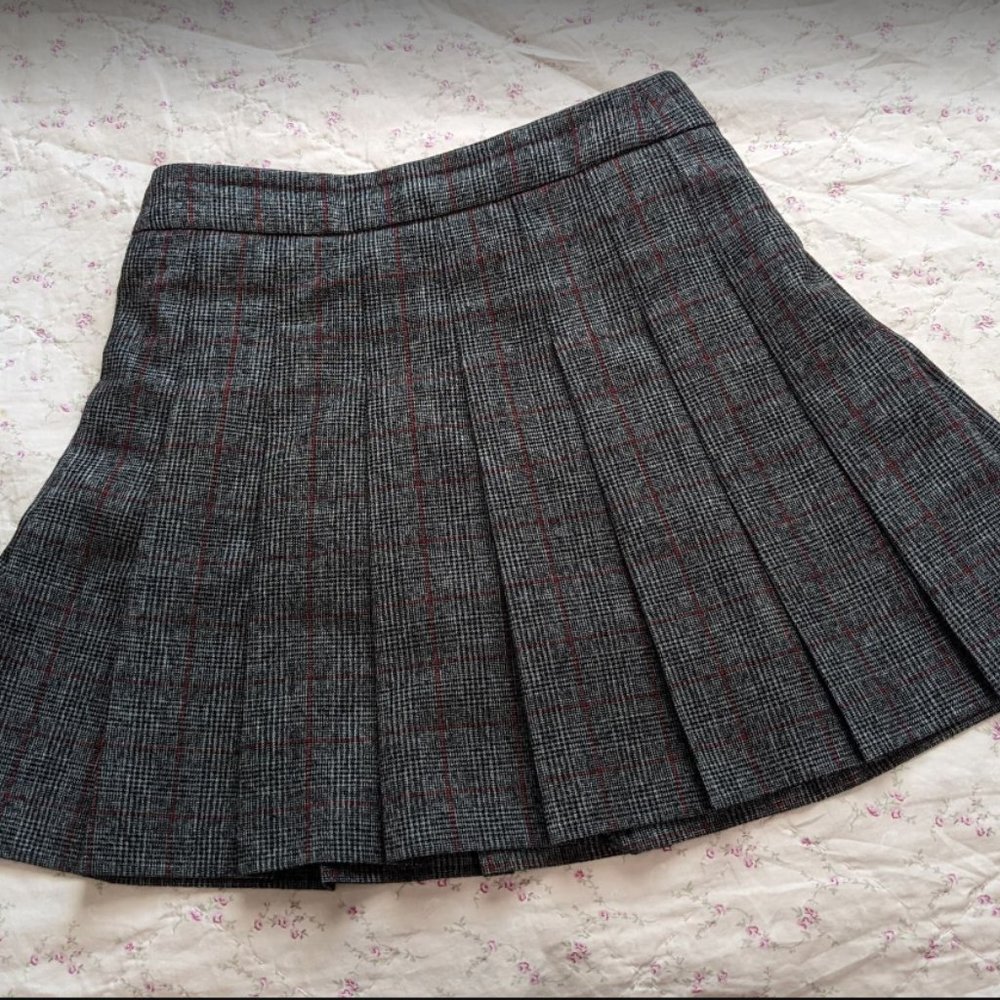 Aritzia Olive Mini 15” Pleated Skirt